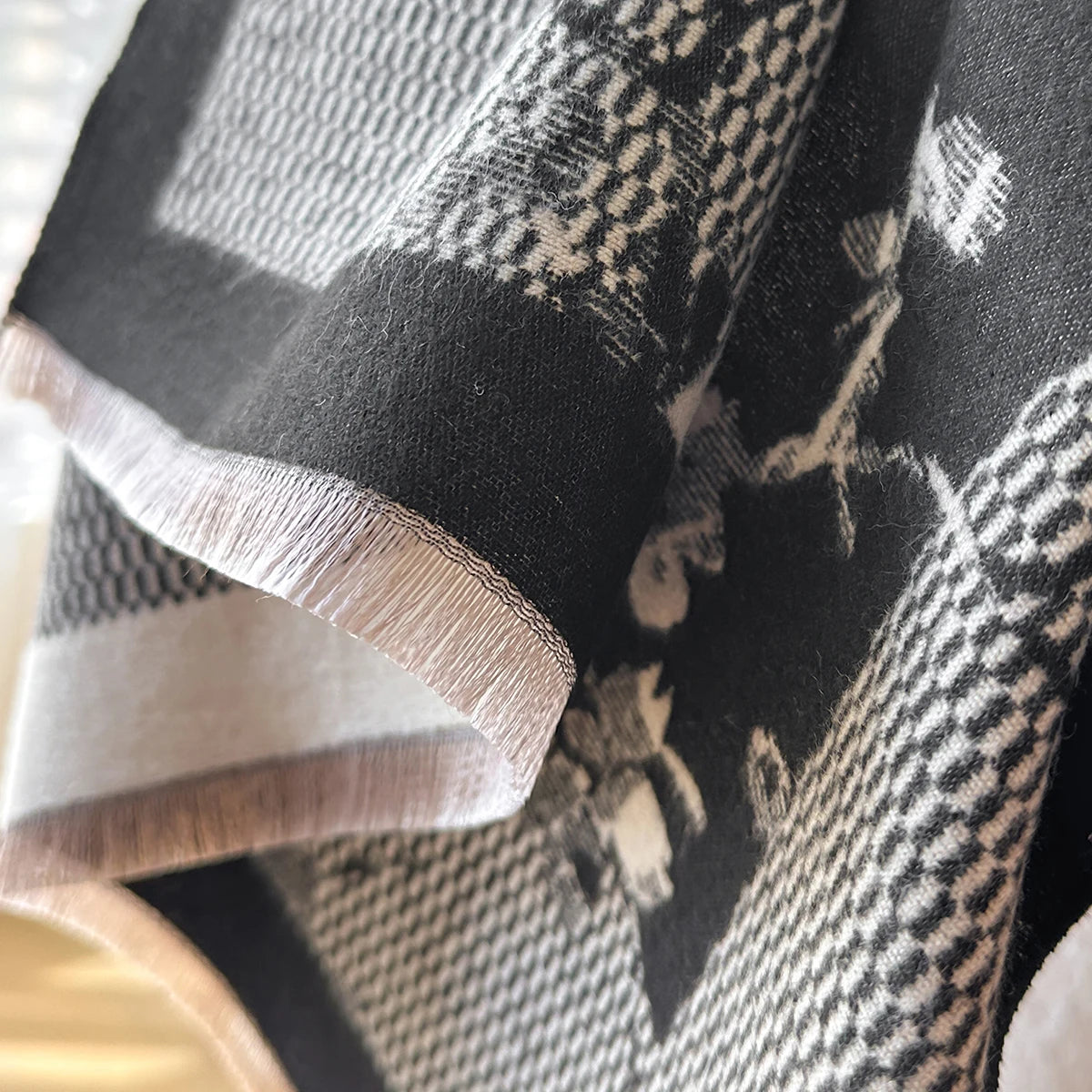 Biondina Pashmina Scarf Black