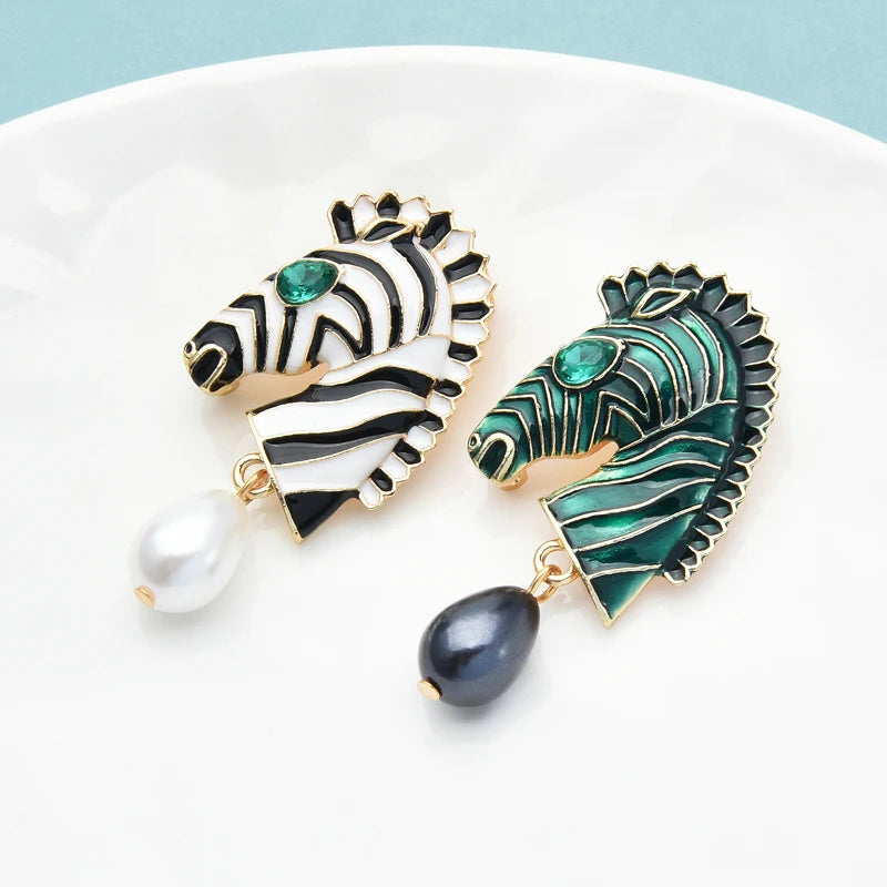 Zebra Head Brooch (White)