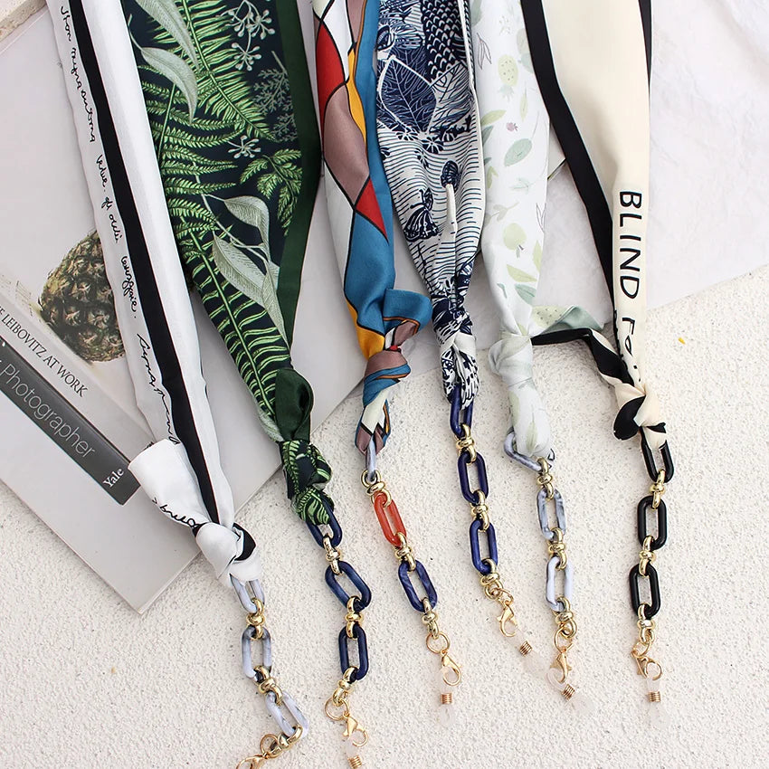 Silk Glasses Chain