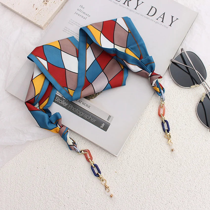 Silk Glasses Chain