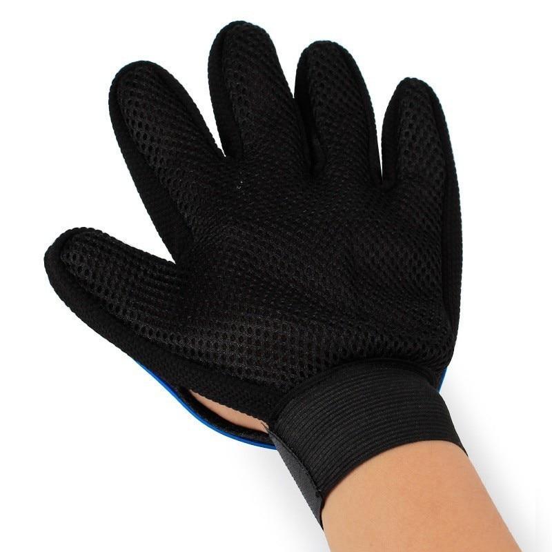 Grooming glove outlet for horses